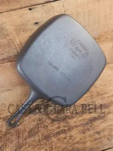 1930's Wagner Square Skillet with Stylized Logo, 1218 D.  GREAT pan to have in the kitchen!