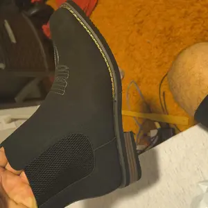 Men’s Western Cowboy Boots, Square Toe Chelsea Ankle Boots, Casual, Retro, Stylish, Classic, Comfortable, and Versatile.Available in Khaki & BlackFootwear for Outdoor and Casual Wear, Closed-Toe Style