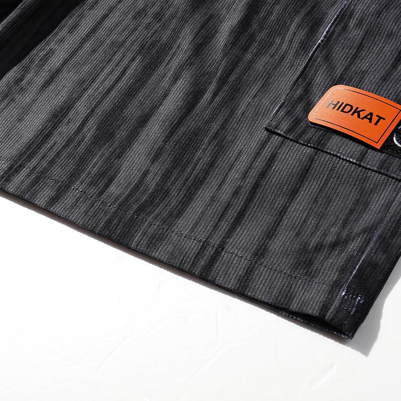 Men’s casual shorts—loose and comfortable, versatile design featuring a trademark graphic, elastic waistband with drawstring, American retro style, suitable for all seasons, ideal for outdoor leisure activities.