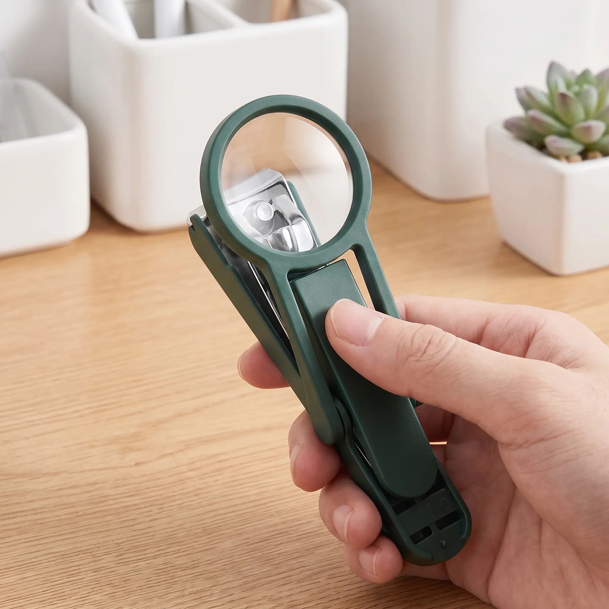 Foldable Magnifying Nail Clippers – Precision Grooming for Seniors & Thick Nails