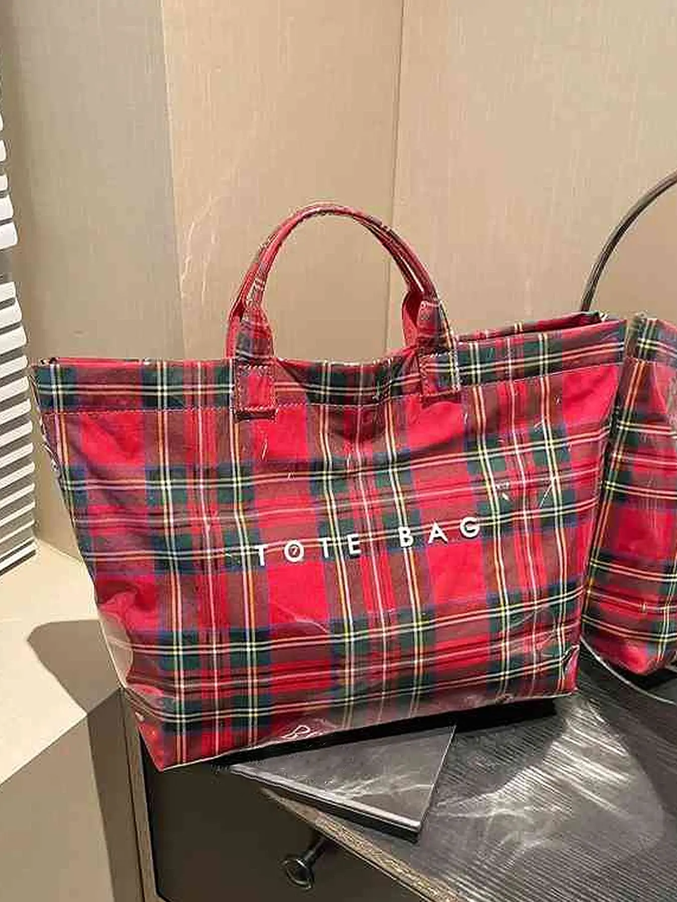 Christmas Gift Plaid Large Capacity Tote Bag, Lightweight  Paper,   Fashion Accessory   Niche design   trendy casual simple, versatile, everyday commuter  shoulder bag， suitable for shopping, travel, Storage Tote