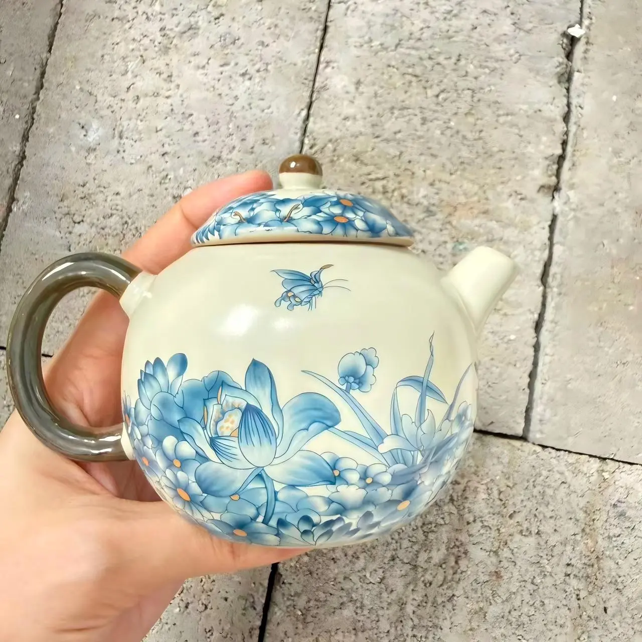 3090 Handcrafted teapot (JGW)