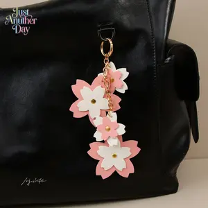 Elegant Pink & White Sakura Flower Bag Charm, PU Leather Cherry Blossom Keychain with Gold Chain, Cute Floral Pendant Accessory for Handbags, Backpacks & Keys