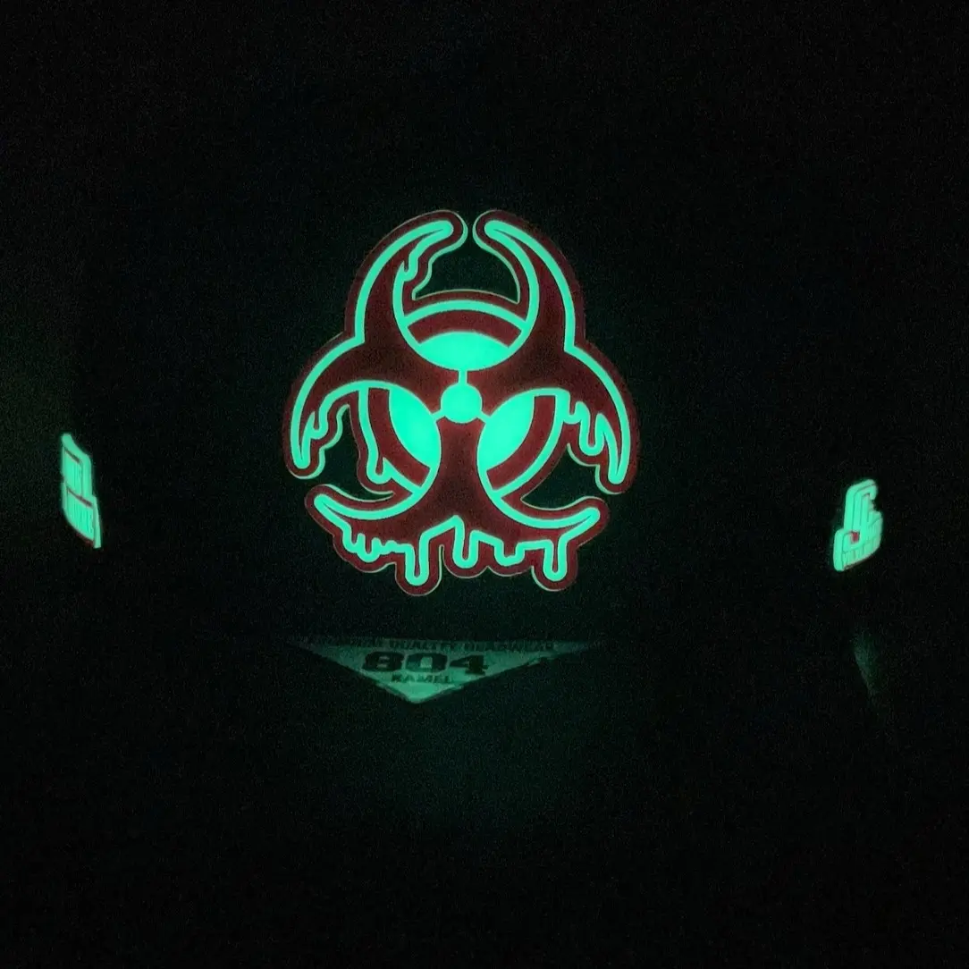 EL VIRUS A GLOW HAT