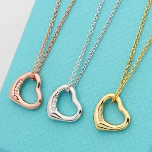 Dainty Open Heart Pendant Necklace for Women, Minimalist Hollow Heart Collarbone Chain with Accent Detail, Elegant Everyday Wear Jewelry, Romantic Gift for Her, Trendy Timeless Necklaces for Party Wedding, Chic Love Heart Accessory