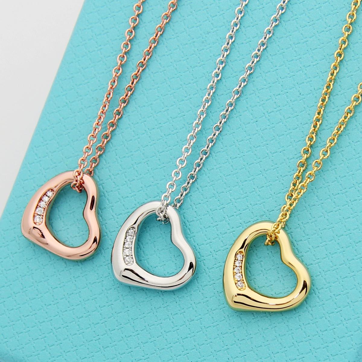 Trendy Hollow Heart Collarbone Necklace, Luxury Classic Style Pendant Chain, Elegant Everyday Wear Jewelry for Women, Ideal Birthday Anniversary Gift, Fashion Accessory for All Occasions