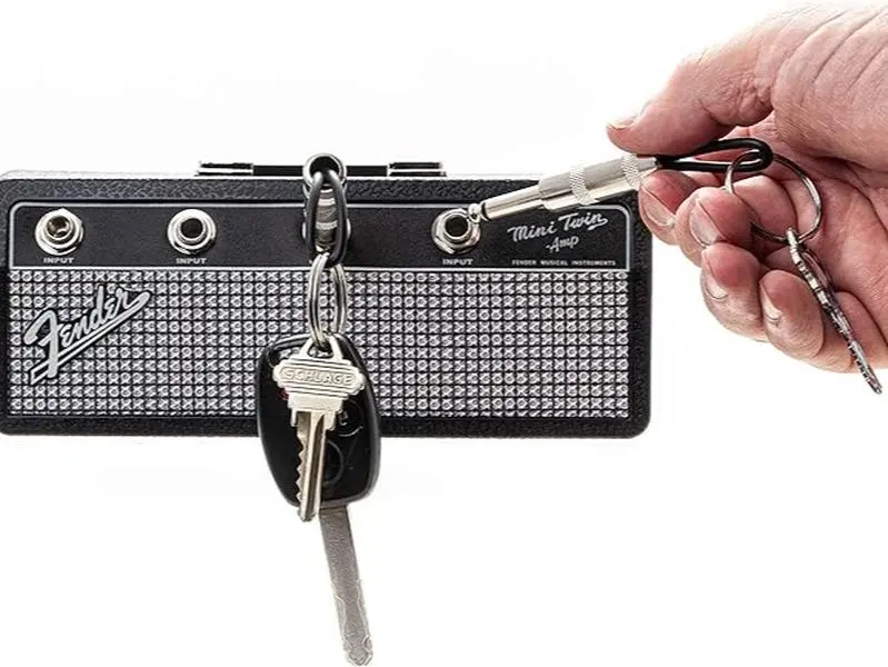 Licensed Fender Jack Rack- guitar amp key holder, includes 4 guitar plug keychains and 1 wall mounting kit. Quick and easy installation.
