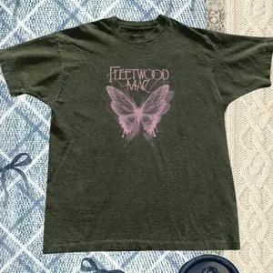 Fleetwood Mac Butterfly Graphic T-Shirt – Y2K Vintage Cartoon Aesthetic Top