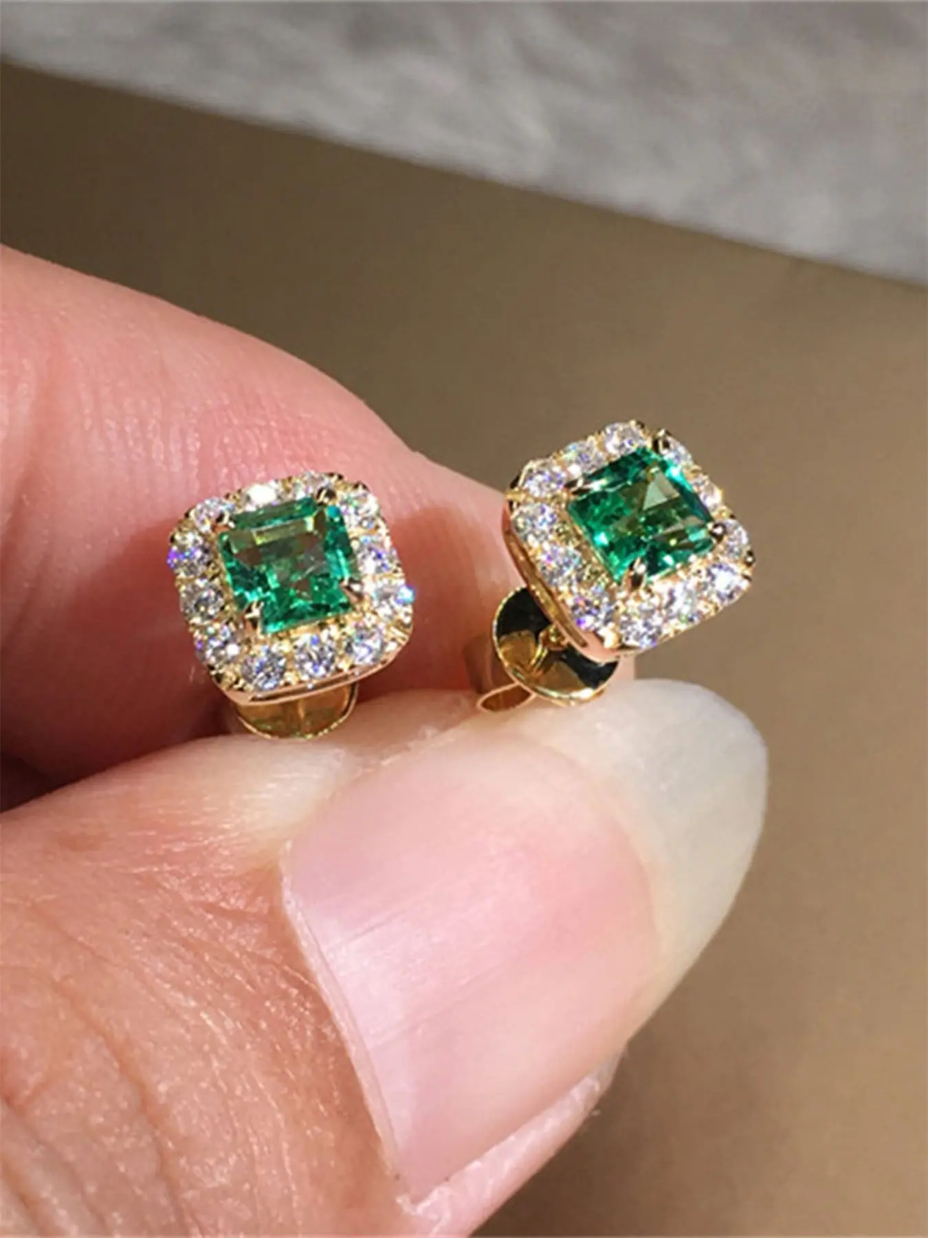 1 Pair Fashion Green Cubic Zirconia Stud Earrings For Women For Valentine's Day Gift Wedding Engagement Anniversary Party Jewelry Solitaire Earrings Studs Earrings Trendy Jewelry High Quality Earrings Trendy Fashionable Accessories Stylish Jewelry