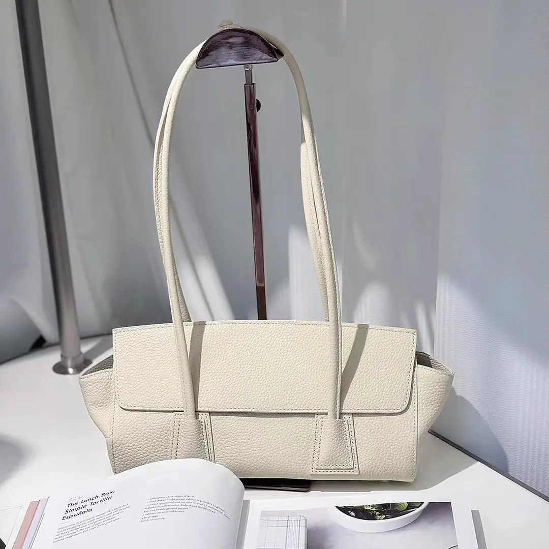 Elegance Bag - A Timeless Icon of Style in Premium Calf Skin Leather with Magnetic Closure & Sleek Design - Black