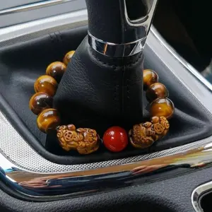 2026 Trendy Car Gear Shift Decorative Ornament, Sporty Style Interior Embellishment, Universal Fit Auto Gear Shifter Accessory for Male Drivers