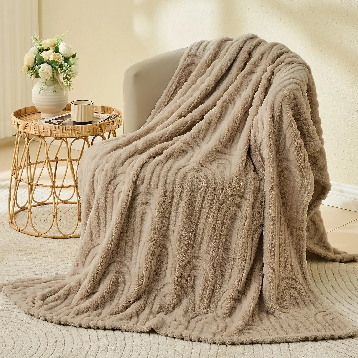 Blanket Bubble Fluff Blanket, Fleece Throw Blanket Fluffy Fuzzy Cozy Blankets, Thick Furry Plush Shaggy Blankets, Ultra Soft Warm Fuzzy Blanket for Bed Couch, Portable Travel Blanket for Camping, Giftable Soft Blanket for Home Decor