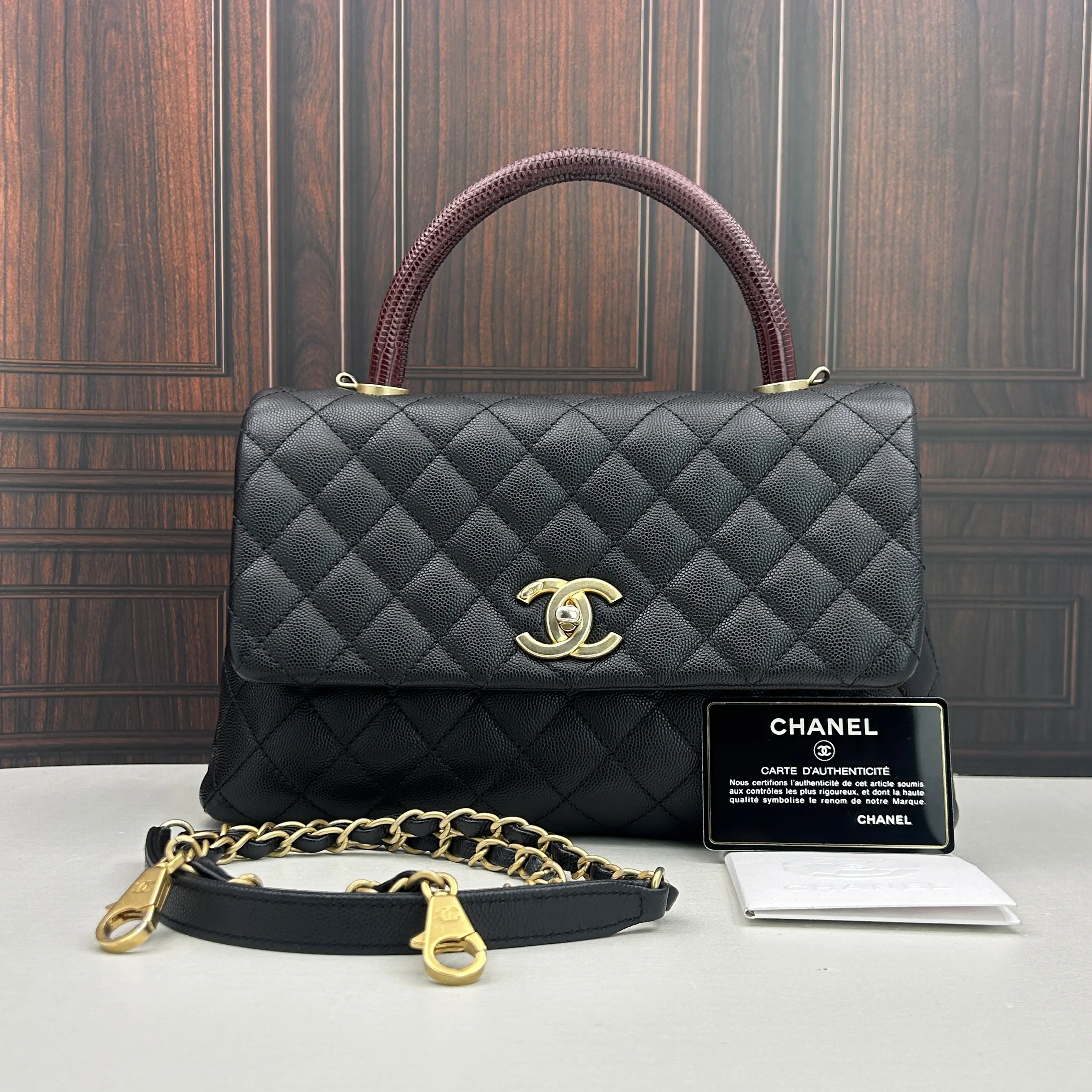 Pre-owned CHANEL Coco Handle (24 Series) Black Caviar Leather Handbag/Crossbody with Red Lizard Skin Handle and Gold Hardware (Black Authenticity Card Included) 888