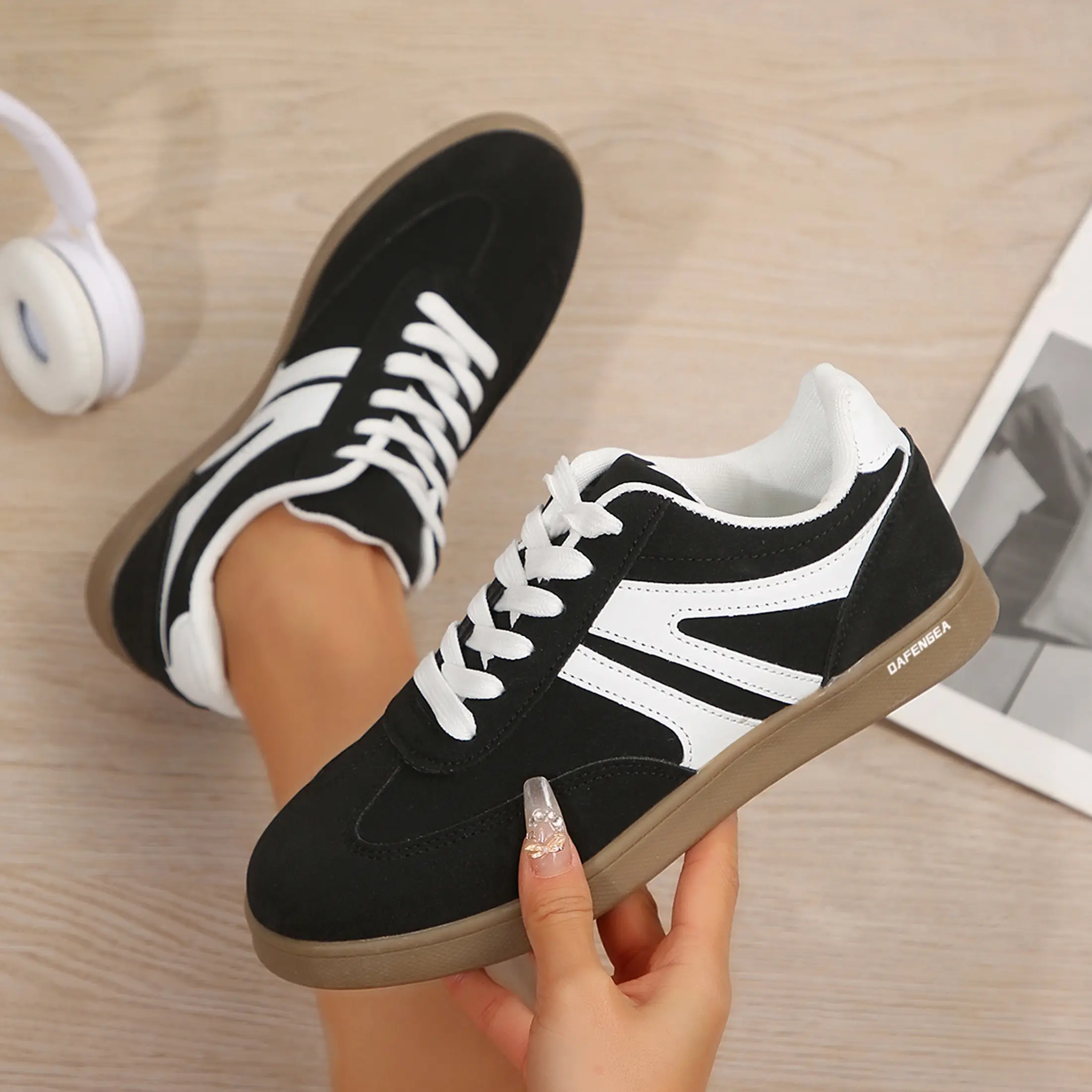 Women Color Block Casual Athletic Sneakers Lace Up Platform Fashion Sports Shoes Versatile Low-Top Skateboard Retro Style Trainers