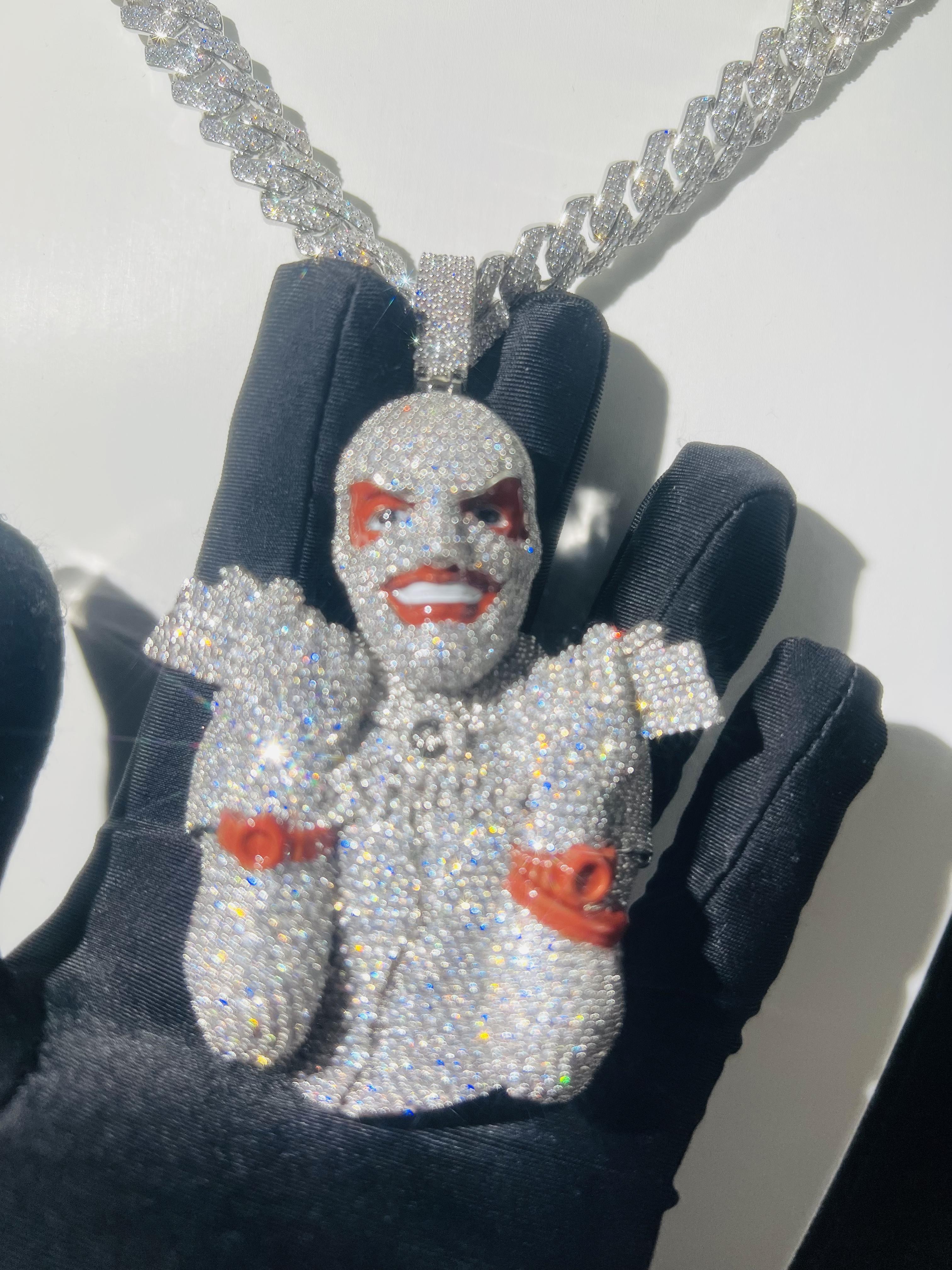 Personalized customized ice cold pendant, flying sky dollar bill thief face diamond inlaid pendant, hip-hop pendant, full of ice rap singer charm, wearing pendant accessories for large carnival parties, hip-hop classical pendant