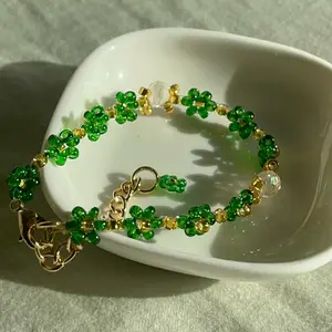 Forest Green Daisy Bracelet