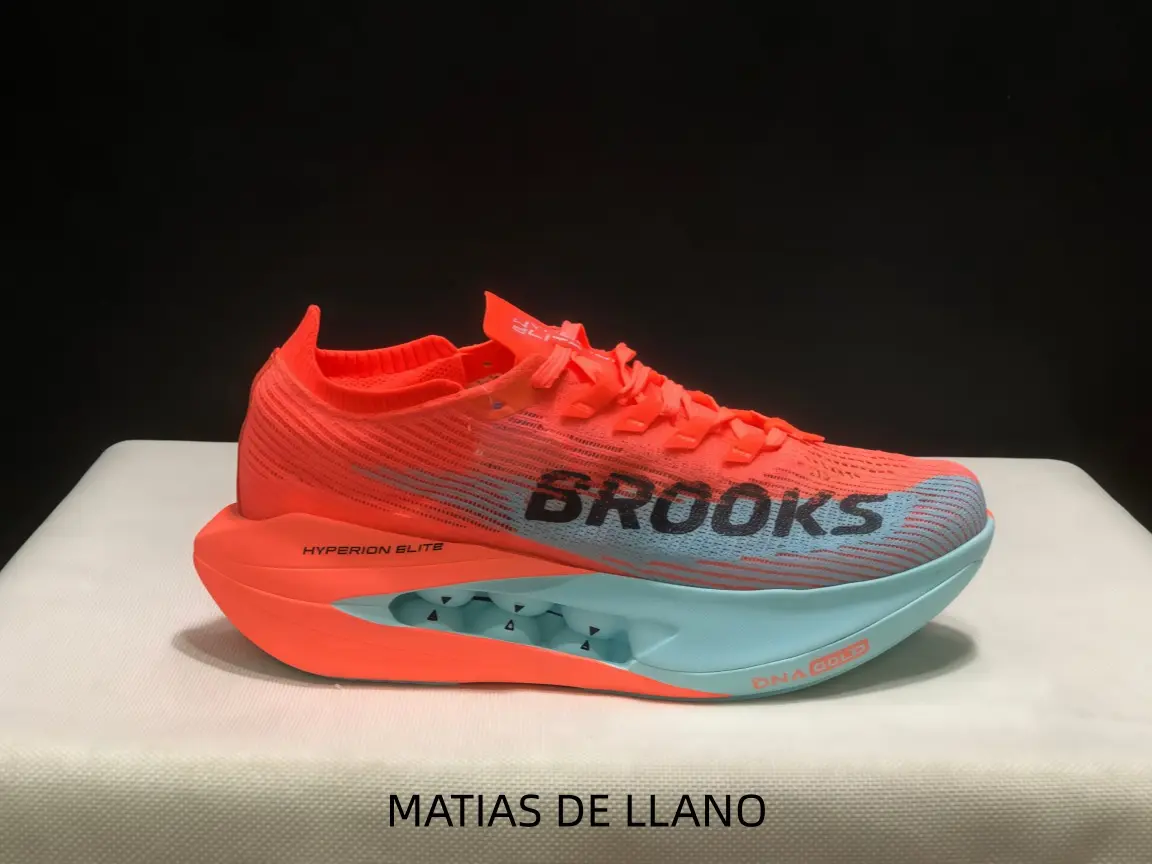 Performance-Driven Sports Collectible Sneakers, Striking Colorway, Advanced Midsole Tech for Casual Shorts Outfits (Trails, Brunch Post-Morning Run)