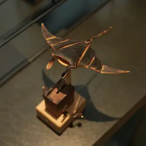 Artisan Wooden Manta Ray Automaton-Internal gear Witness the ocean's silent ballet materialize on your desk Coastal-Calm Motion – Hypnotic wingbeats echo the rise-and-fall of gentle swells for an instant Zen reset.