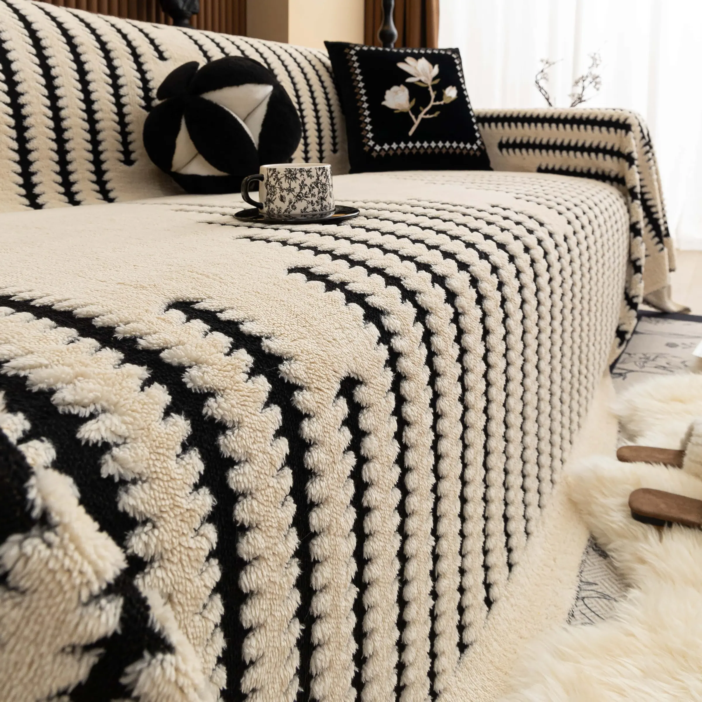 Thick Furry Sofa Cover, Sofa Couch Covers, Sectional Sofa Slipcovers, Washable Pet Friendly Sofa Protector, Scratch Resistant Soft, Integrated design for Armchair, Loveseat, Recliner & 2/3/4 Seater Sofas, Washable Slipcover