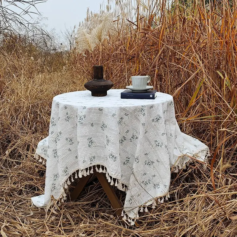Tablecloth with rustic style, small and fresh floral daisy cover, multifunctional and high aesthetic Mediterranean style dining table