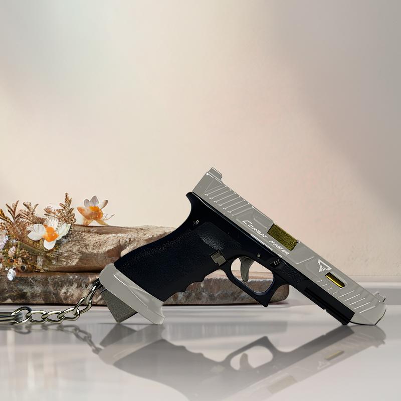 G17TTI Miniature Model Pendant Hand Puppet, Detachable, 1:1 Replica, Key Chain Bag Accessory. Suitable as a gift, with good collectible value.