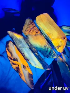 1pc Fluorescent Rare Nepalese Translucent Willow Leaf Shaped Fluorescent Gypsum, Fluorescent Reactive Stone, Home Decoration, Spiritual Decoration Embellishment, Artificial Crystal Enthusiast Collection Gift, Meditation Accessory.