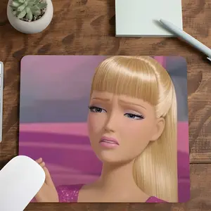 Square Pouting Blonde Doll Gaming Mouse Pad, Humorous Expression Design, Eye-Catching Desktop Decorative Protective Pad, Rubber Anti-slip Lockedge Work Pad, Small Size Suitable for Laptop, Desktop Computer Games, Work, Daily Use, Desktop Accessory