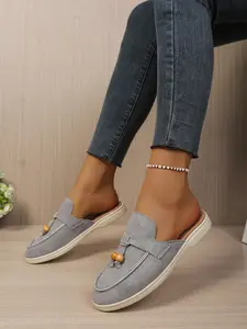 Retro style Baotou slippers for women, adorned with bead decorations for lazy people. The Mueller shoes have a gentle upper, breathable and comfortable, and a soft bottom that is non slip. They are suitable for daily casual commuting and home wear, with v