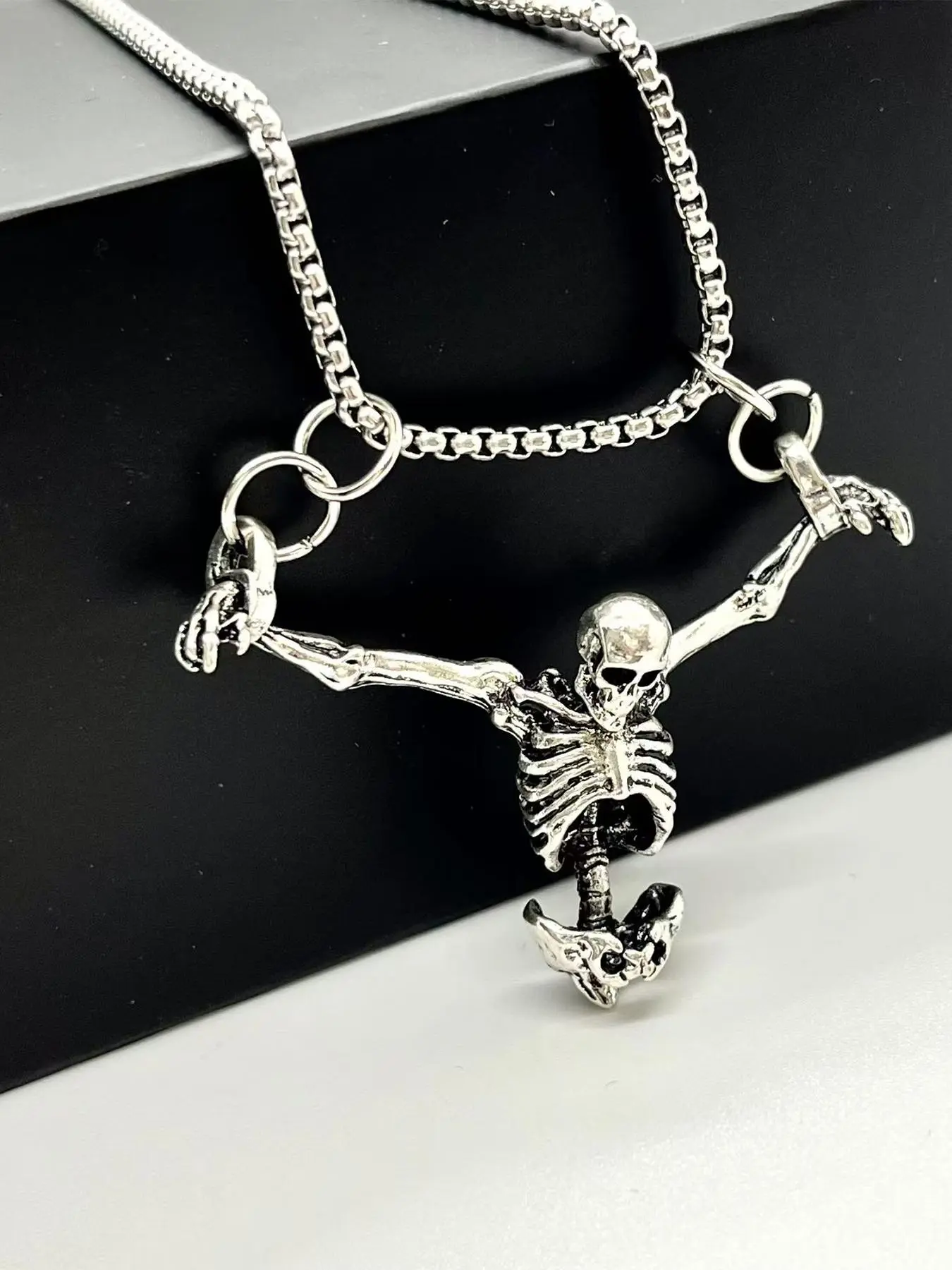 Vintage Metal Skull Pendant Necklace, Punk Gothic Style Alloy Skeleton Chain for Men and Women, Fashion Necklace, Casual & Festival Wear, Halloween, Charm Necklace, Dangling Charms Necklace, Dimebag Necklace, Gothic Jewelry, Fashionable Accessory