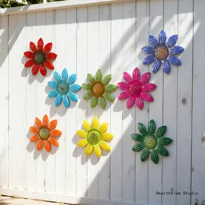 Outdoor Garden & Courtyard Iron Art Wall Hanging — Daisy Motif | Creative Decor & Wall Art for Villas and Landscaping