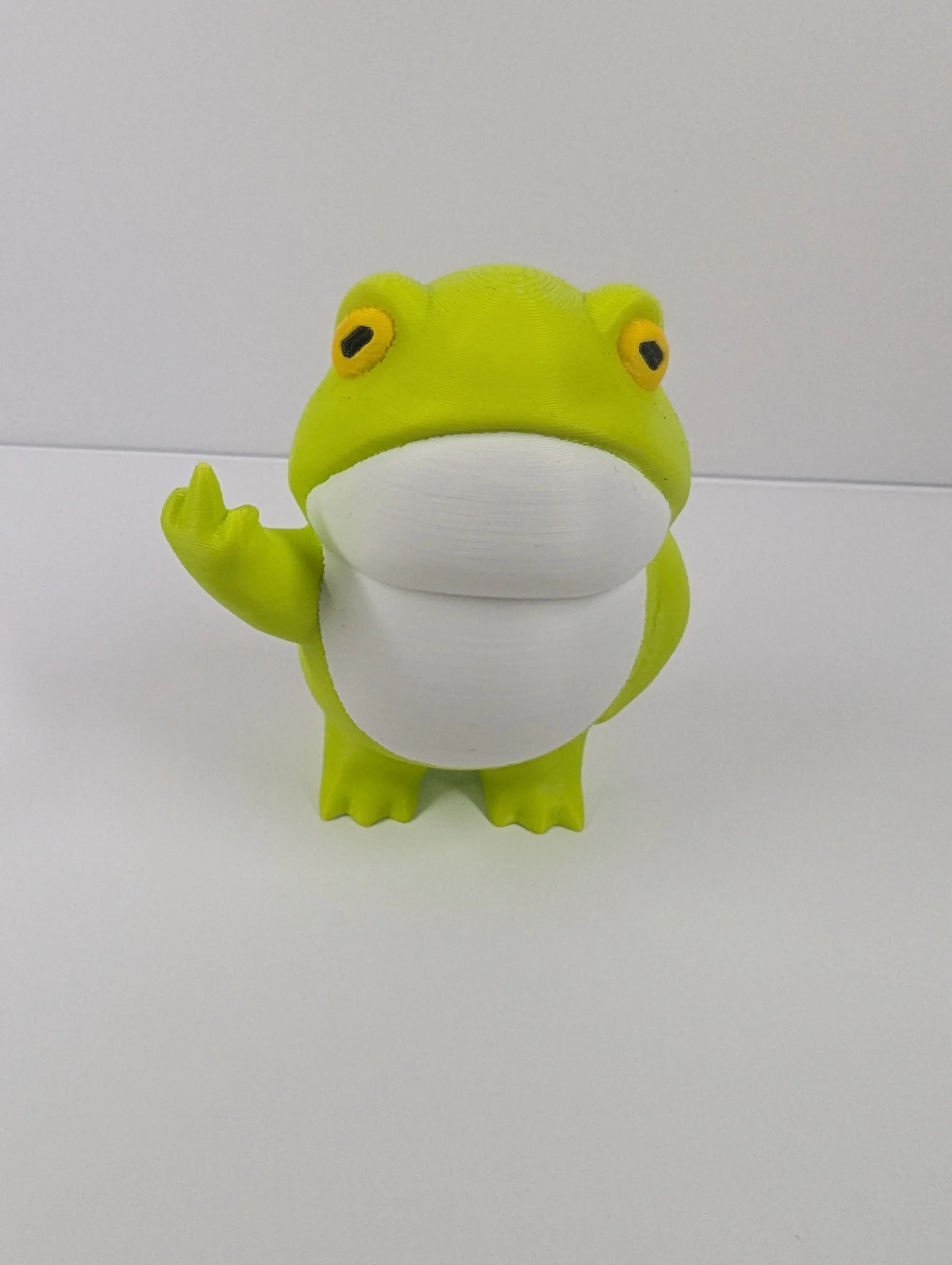 Funny Rude Frog Statue – 3D Printed Middle Finger Frog Gag Gift – Sarcastic Desk Decor – Green Flipping Off Frog Figurine