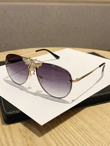 Classic Pilot Frame Sunglasses with Bee Decoration, Slimming Large Frame, Perfect for Vacation/street Photography/daily Use