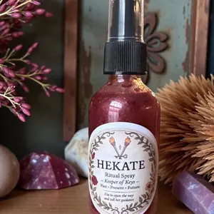 Spell work Spray Shimmering Clearing Spray - Hekate, goddess ritual devotee deity