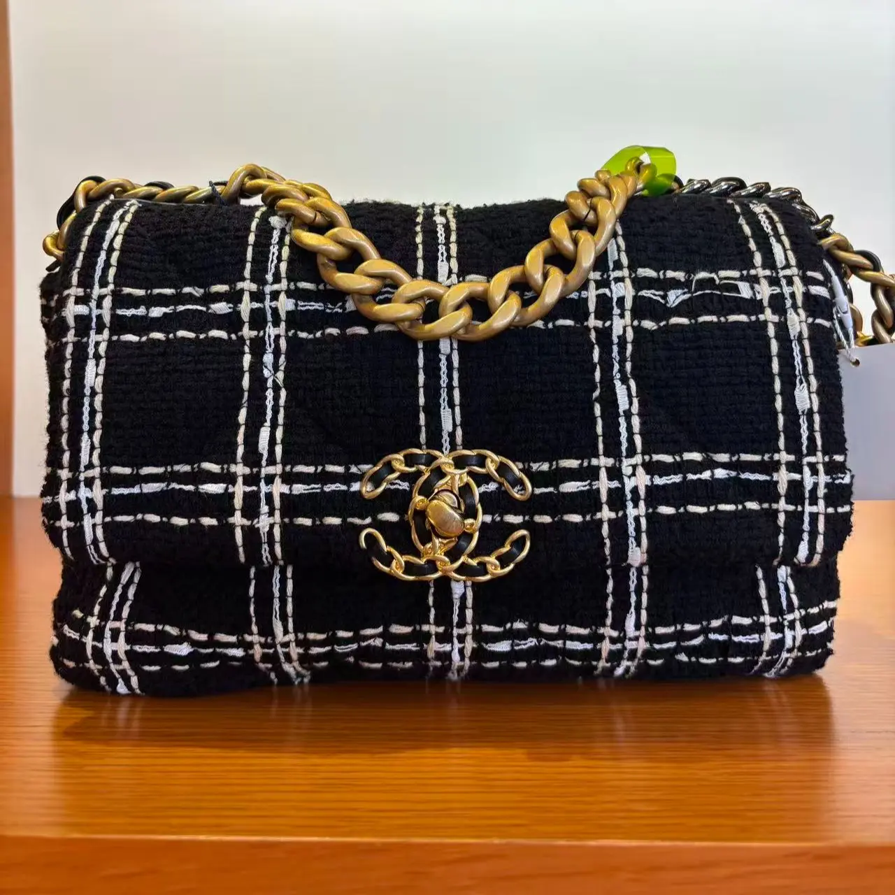 Pre-owned CHANEL 19