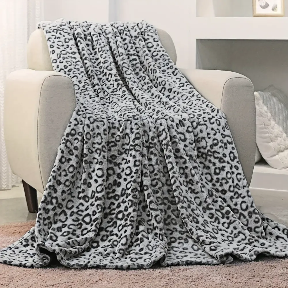 Snow Leopard Print Blanket, Black White Leopard Throw Blanket, Soft Cozy Fleece Blanket for Couch Sofa Bed Bedroom Decor, Luxury Animal Print Home Decor Blanket, Modern Wild Style Gift for Leopard Lovers