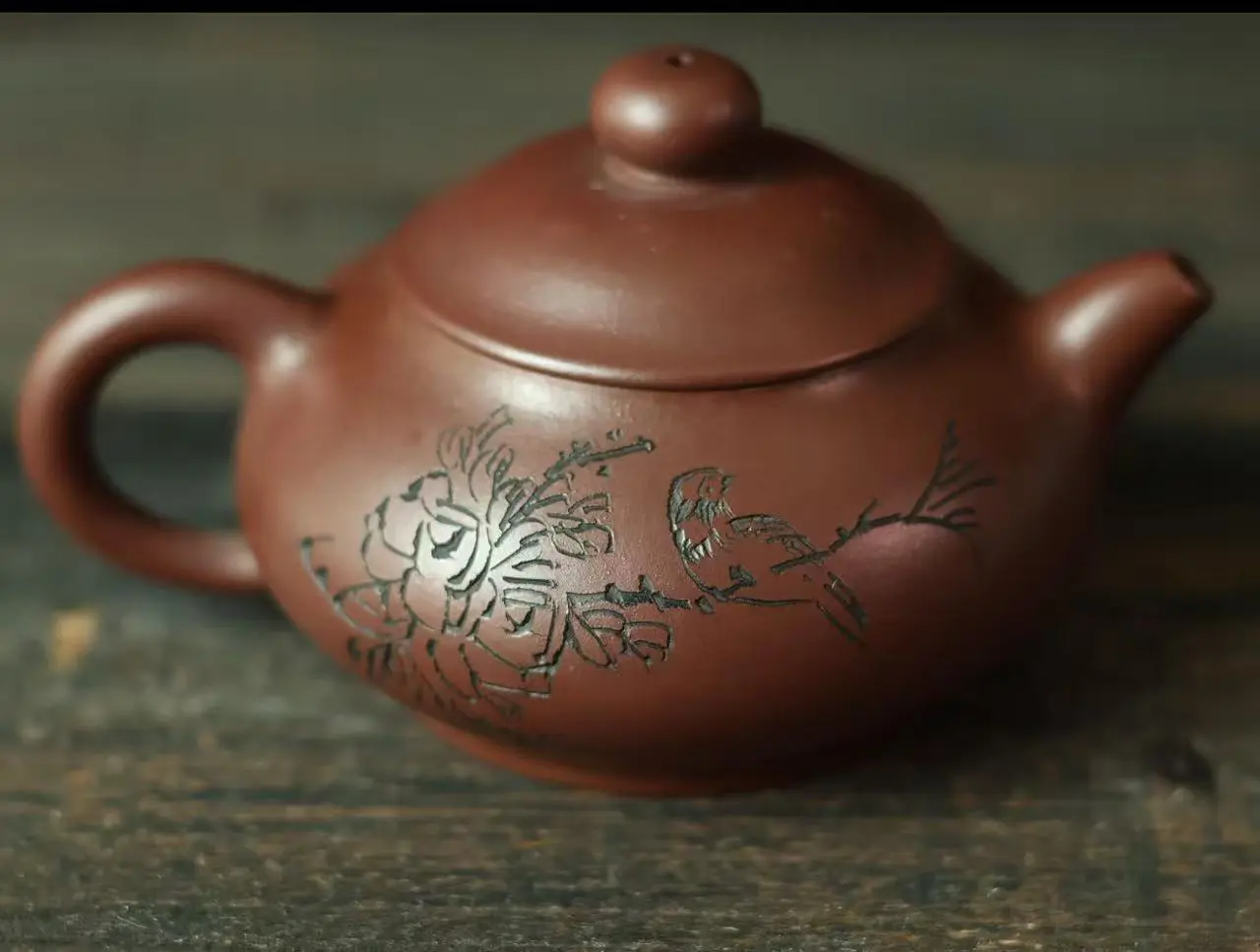 Artisanal Oriental Yixing Zisha Clay Teapot, Vintage Hand-Carved Calligraphy & Bird Motif, Toys & Hobbies DIY Beading & Jewelry Making Accessory with Artisanal Charm for Daily Tea Rituals, Antique Craft Collectors