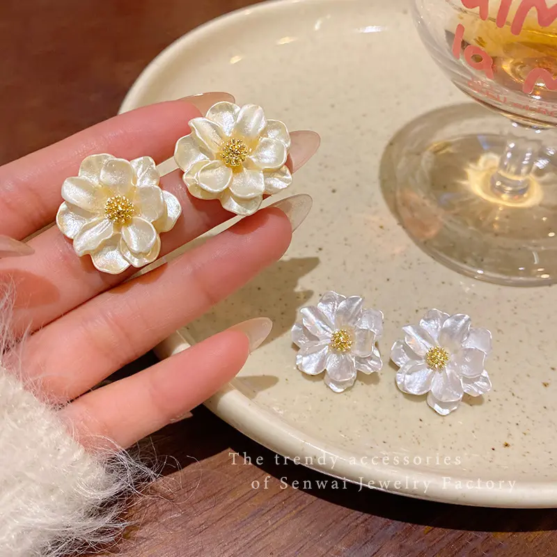Senwal Jewelry Factory Camellia Earrings for Women Elegant Alloy Ear Jewelry 6.9G 2.5cm Fashionable Light Luxury Design 2025 New Hot Style Collection