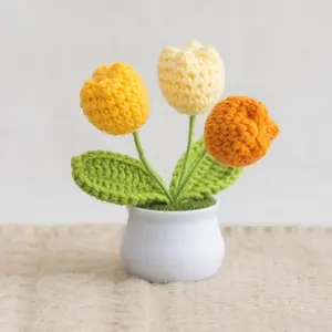Crochet Tulip Flower Potted Plant Ornament, Handmade Knitted Tulip Flower Ornament, Cute Car Desktop Decor, Decorative Flower for Home, Car Interior Decor Decoration, Car Interior Accessory