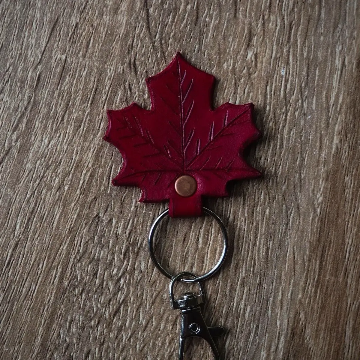 Maple Fall Leaf Keychain - Perfect for Autumn Lovers