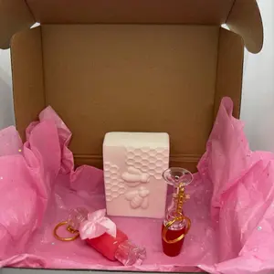 Jabón y Lip Gloss Set - Pink Tissue Wrapping - Perfect for Gifting - Includes Soap and Lip Gloss - Ideal for Self-Care