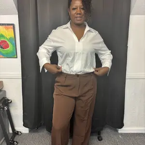 Women's casual loose V-neck long-sleeved shirt jumpsuit, elegant woven fabric, slim fit, suitable for all seasons, and can be layered flexibly.