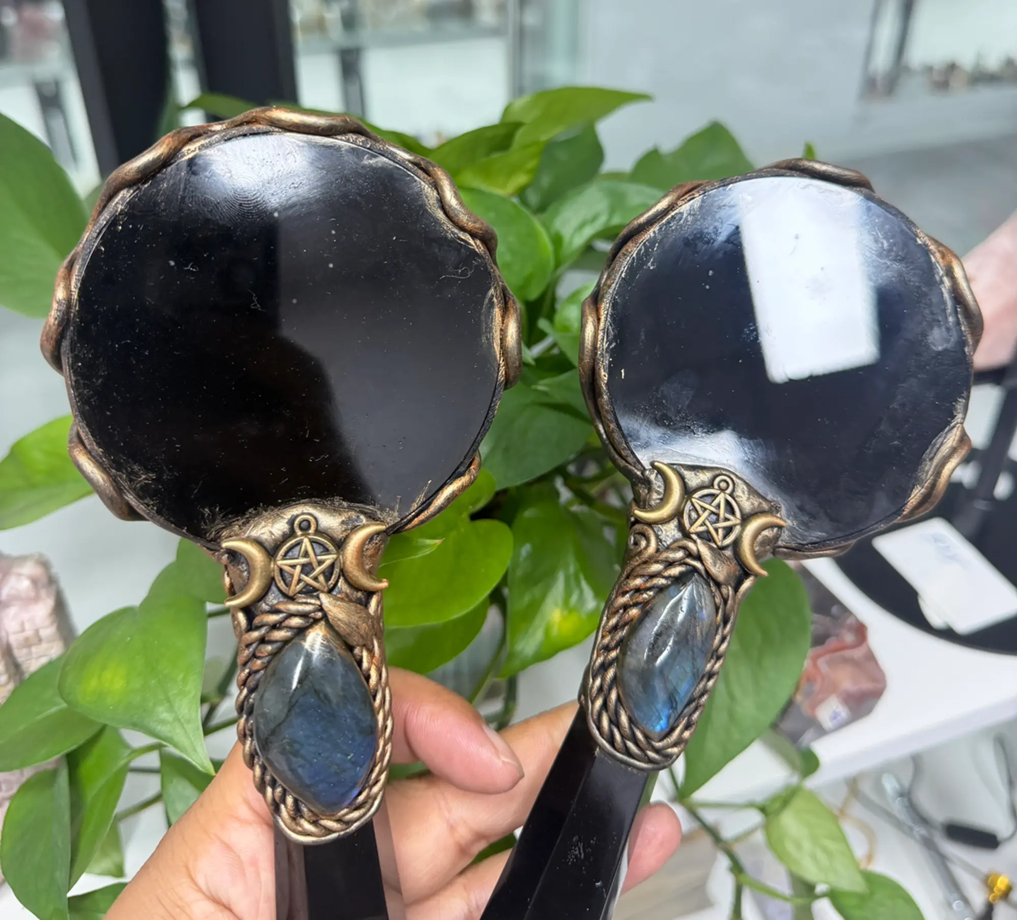 Mia(13594)gc.Mystic vintage hand mirror with obsidian surface, labradorite inlay and pentagram moon totem for spiritual decor