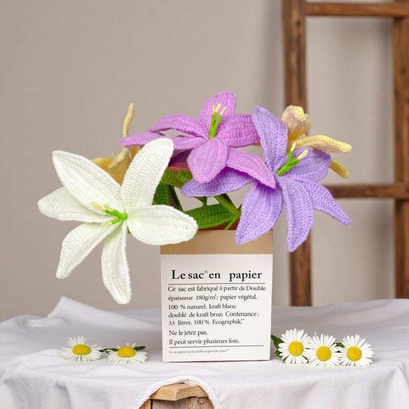 Handmade Knitted Lily Flower Bouquet, Home Decor Ornament, Crochet Floral Arrangement, Wool Yarn Crafted, Perfect for Living Room, Home Decor Accessory