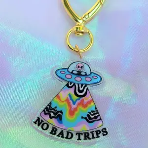 UFO Keychain - Cute Gold Tone Heart Key Ring with "NO BAD TRIPS" as one of the designs, 8.7 cm Length, Backpack Accessory & Gift Idea