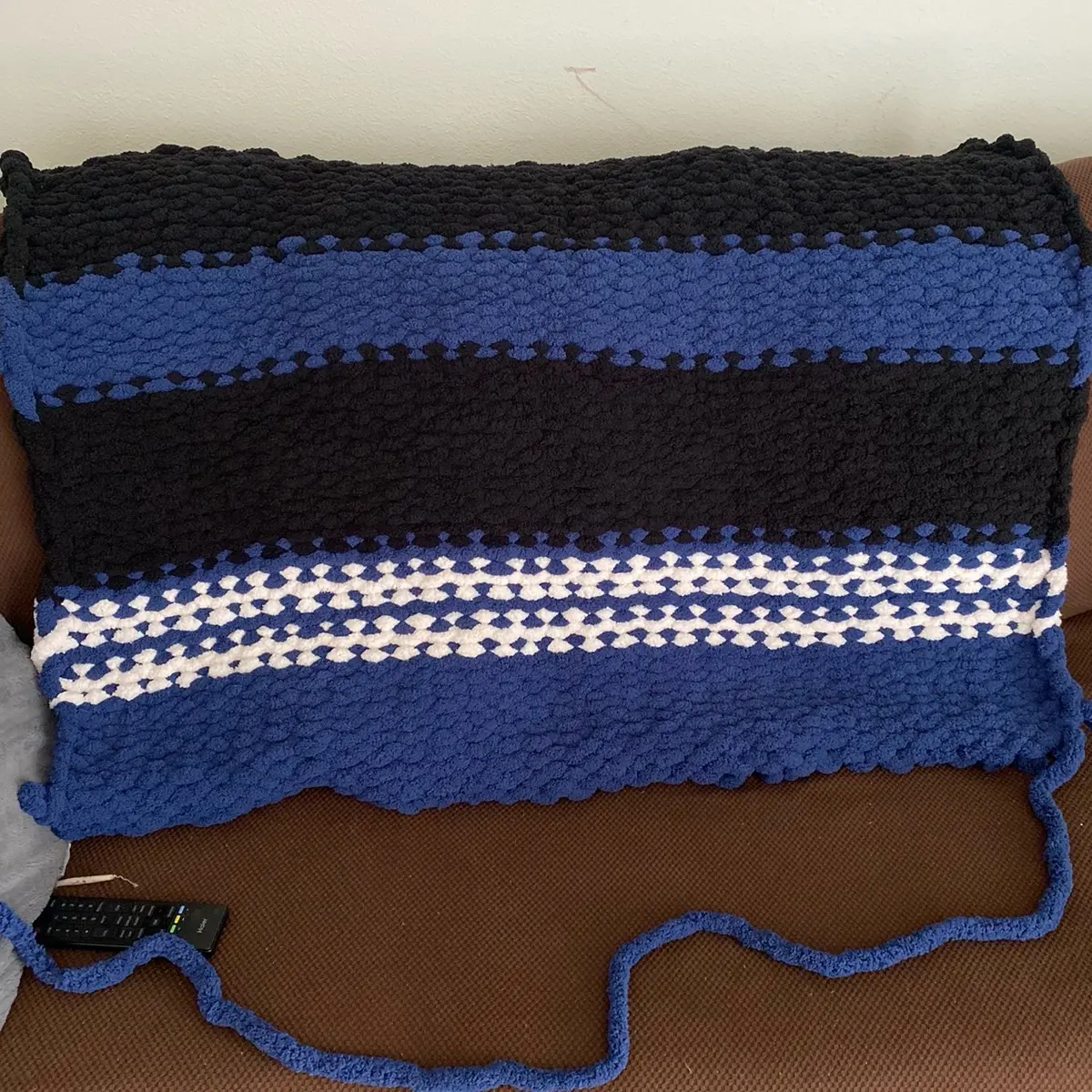 Chunky yarn hand knitted blanket