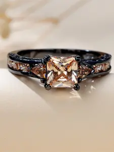 A black gold claw square ring made of synthetic champagne zirconia is fashionable, elegant and retro, suitable for women to wear during travel, wedding parties Statement Ring Artificial Zircon Rings