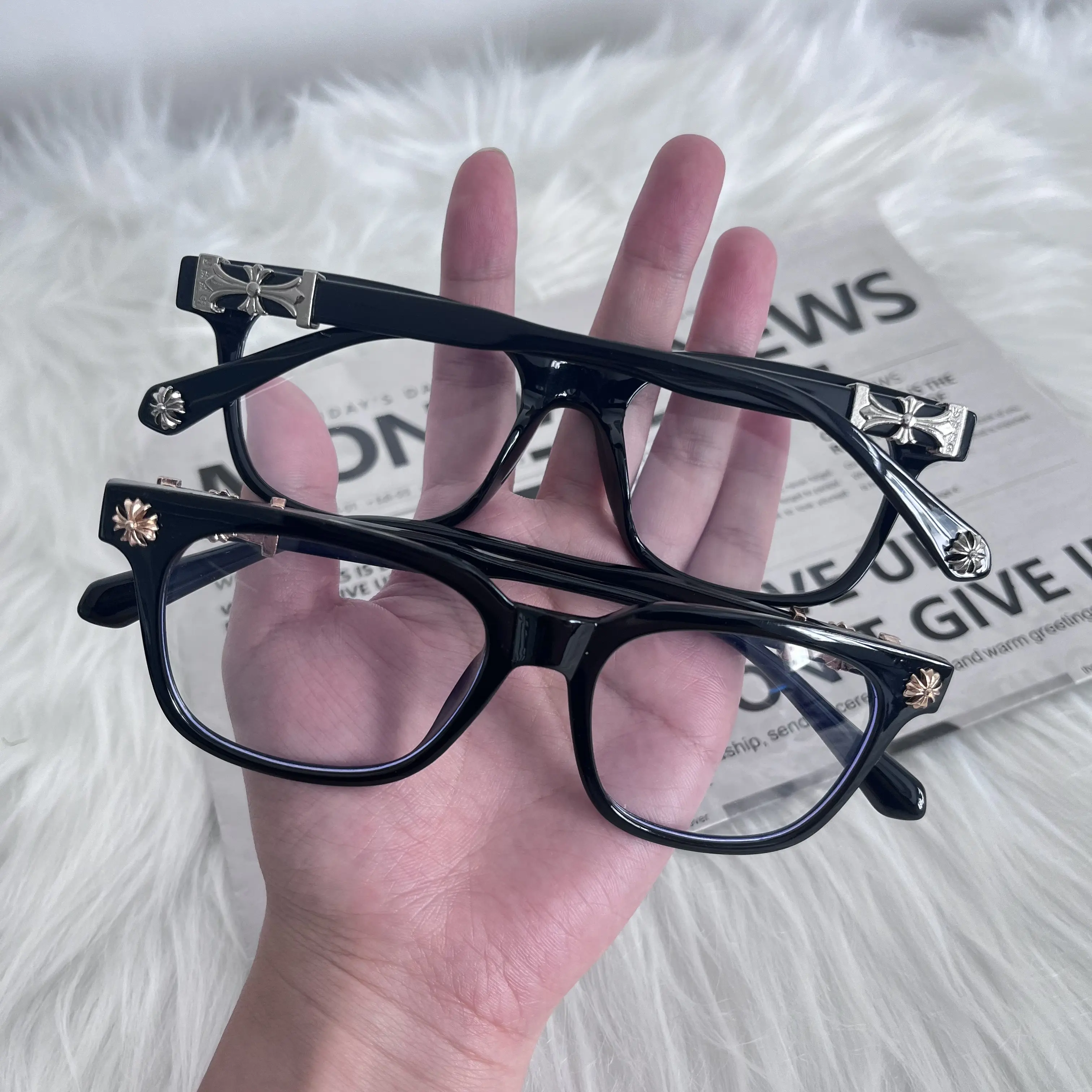 Unisex Streetwear High Quality Blue Light Glasses - Fashion Frames, Classic Versatile Frames, Grunge Edgy Aesthetics, Square Shape, Cross Flower Metal Rivets, Scratch-Resistant, Lightweight Plain Pattern, Gold High Quality Eyewear, for Computer Phone Use