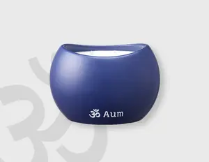 Aurja Aum Candle: Cardamom + Hinoki + wild moss - Smells like warm woods settling into a clean, grounded stillness - 300g 60+ hr Burn Time