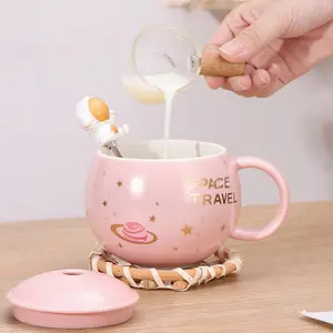 Rumilife Planet Ceramic Mug-Pink Astronaut Space Travel Ceramic Mug Set - Anti-Scalding Round Cup with 3D Astronaut Spoon & Lid