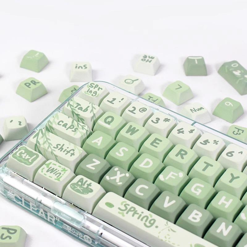 Akko PBT Matcha Latte Pattern Keycap, 133 Keys Milk Green Theme Keyboard Covers , XDA-Like Height Mechanical Keyboard Case, Cute Kit Customized Keycap, Lovely Matcha Milk Green Keycap Set, Durable Keyboard Case for 6.26u Keyboard 61/87/96/98/104/108